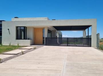 Casa · 169m² · 4 Ambientes · 2 Cocheras · Casa en Ricón de Viamonte
