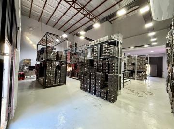 Oficina comercial · 245m² · 6 Ambientes · Depósito / Oficinas en Venta en Zona Sur con Fácil Acceso a Circunvalación - 6 Ambientes