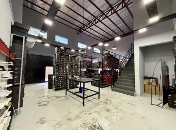 Oficina comercial · 245m² · 6 Ambientes · Depósito / Oficinas en Venta en Zona Sur con Fácil Acceso a Circunvalación - 6 Ambientes