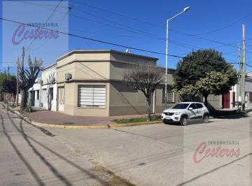 Casa · 120m² · 4 Ambientes · 1 Cochera · Casa Céntrica en Calle Moreno y Belgrano, Cañuelas