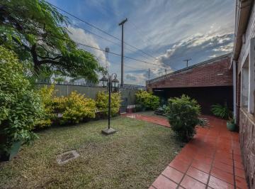 Casa de 5 ambientes, Resistencia · Casa con Patio, Quincho y Espacios Para Actualizar a Tu Estilo