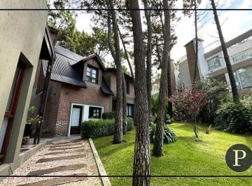 Hotel · 900m² · 9 Ambientes · 8 Cocheras · Hotel en Mar de Las Pampas