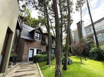 Hotel · 430m² · 9 Ambientes · 8 Cocheras · Hotel en Venta en Mar de Las Pampas