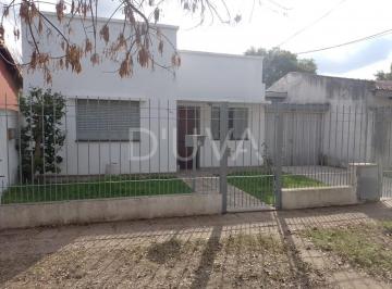 Casa de 3 ambientes, La Plata · Casa. 2 Habitaciones, un Baño, Cochera Para 3 Autos