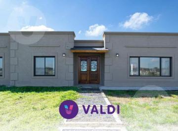 Casa · 172m² · 5 Ambientes · 1 Cochera · Casa en Venta - Estancia Villa Maria Barrio Arroyito