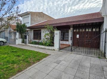 Casa · 210m² · 4 Dormitorios · 3 Cocheras · Chalet 3 Ambientes + Casa 3 Ambientes - Las Avs