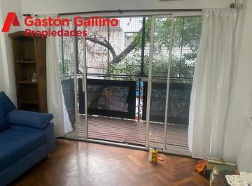 Living con salida a balcón · Venta 3 Ambientes Al Frente con Balcón en Caballito