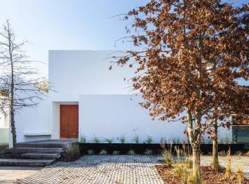 Casa · 202m² · 5 Ambientes · 2 Cocheras · Casa a Estrenar Barrio Cerrado Villaalba