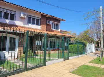 Casa de 5 ambientes, San Isidro · Casa Impecable en Barrio Parque Carreras, 4 Dorm., Jardín y Pileta