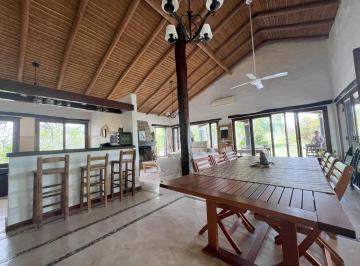 Casa · 200m² · 5 Ambientes · Casa en Club de Campo La Tuquita