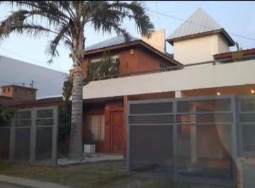Casa · 250m² · 8 Ambientes · 3 Cocheras · Casa en Venta 3 Dorm. Barrio Parque Capital
