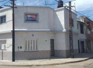 Casa · 50m² · 4 Ambientes · Casa de 2 Dorm.