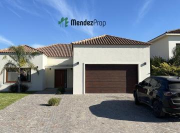 Casa · 270m² · 4 Ambientes · 6 Cocheras · Casa en Venta en El Rebenque