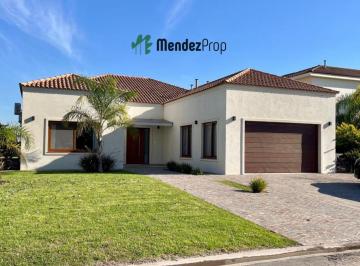 Casa · 270m² · 4 Ambientes · 6 Cocheras · Casa en Venta en El Rebenque