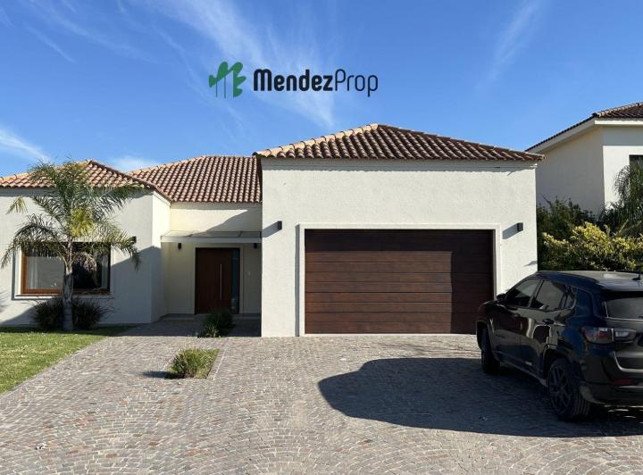 Casa · 270m² · 4 Ambientes · 6 Cocheras