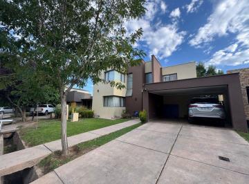 Casa · 207m² · 6 Ambientes · 2 Cocheras · Casa en Venta Barrio Privado Lujan de Cuyo Mendoza