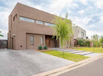 Casa · 300m² · 4 Ambientes · 2 Cocheras · Casa Venta Barrio Santa Ana Villanueva a La Laguna