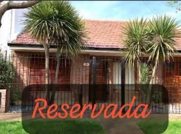 Casa · 90m² · 3 Ambientes · 1 Cochera · Casa en Venta Barrio Parque Luro