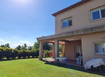 Casa · 109m² · 8 Ambientes · 1 Cochera · Casa 3 Dorm. en La Carolina Golf & Country