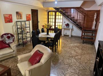 Casa · 180m² · 5 Ambientes · 2 Cocheras · Venta Casa 5 Amb en Mataderos Garage Parque Pileta