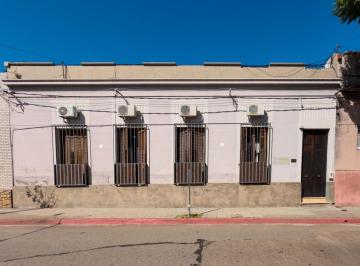 Casa · 171m² · 8 Ambientes · Propiedad en Alquiler - Calle Brasil 1160