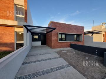 Casa · 65m² · 3 Ambientes · 1 Cochera · Casa en Prados de Manantiales 2 Dorm
