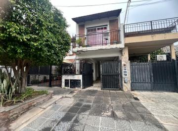 Casa · 85m² · 3 Ambientes · 1 Cochera · En Venta en Caseros PH de 4 Ambientes con Cochera Compartida F: 10437