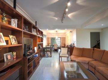 Casa · 360m² · 6 Ambientes · 1 Cochera · Casa en Florida