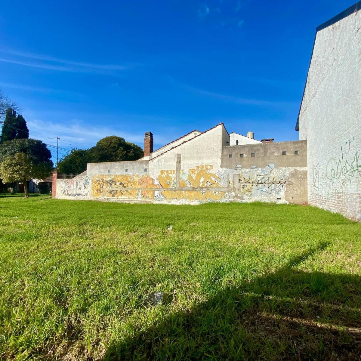 Excelente lote baldio en esquina