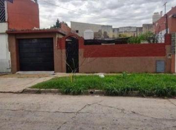 OMP-OMP-4648_2 · Venta de Casa 3 Ambientes, Caseros