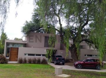 Casa · 178m² · 3 Dormitorios · 2 Cocheras · Venta Espectacular Casa 3 Dorm C/amenities en Housing Amalfi Villa Allende