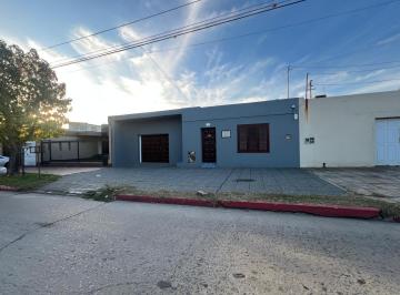 Casa · 184m² · 4 Ambientes · 2 Cocheras · Casa en Venta - Alberdi Al 300