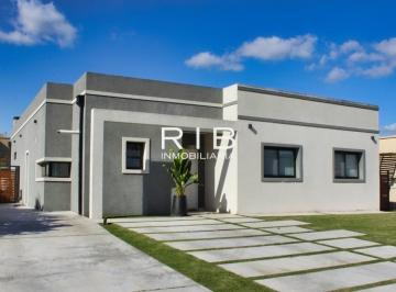 Casa de 4 ambientes, Pilar · Muy Linda Propiedad Moderna en San Eduardo - Pilar del Este