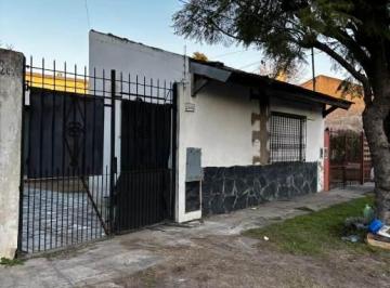 Casa de 4 ambientes, Morón · Casa PH Al Frente con Cochera