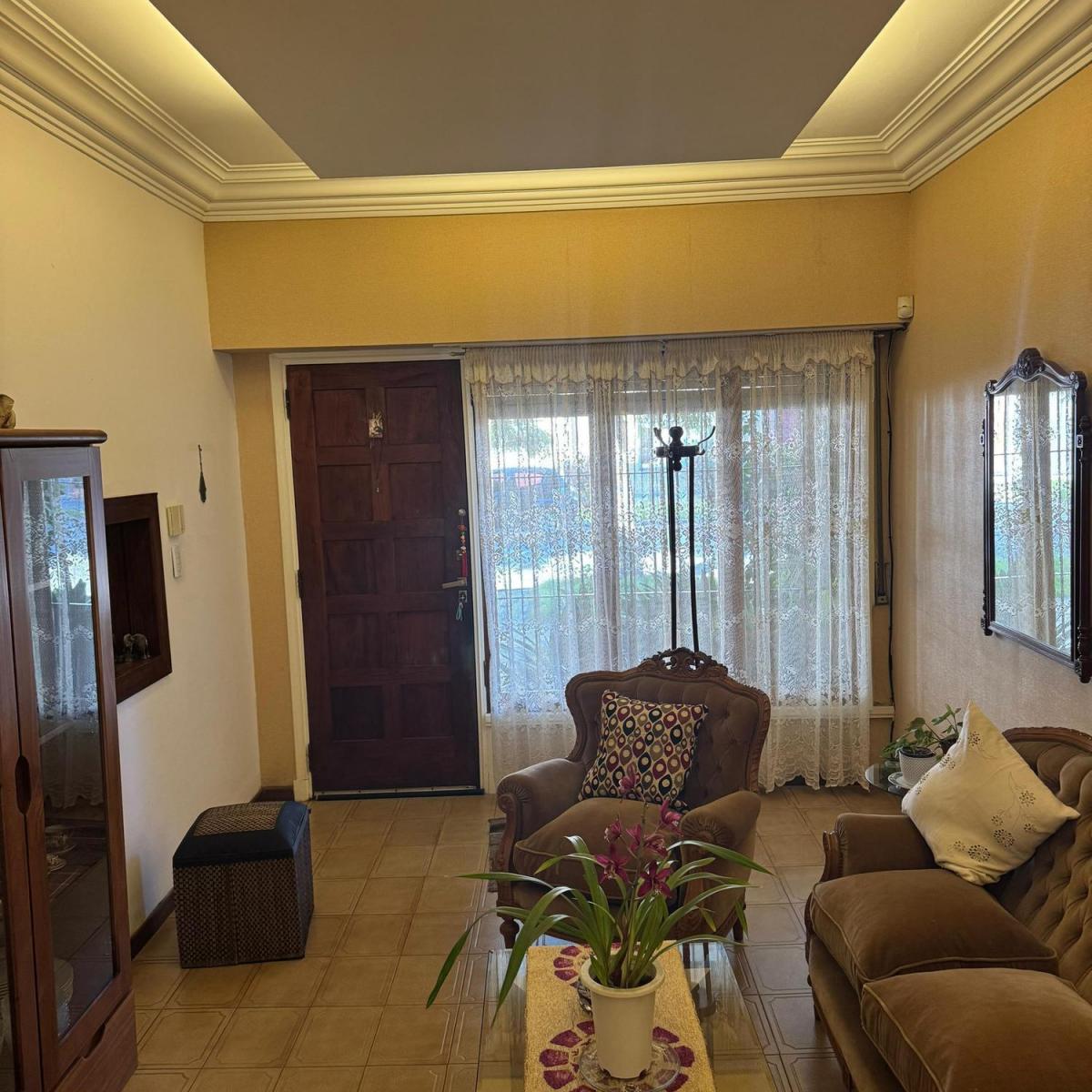 Chalet 4 amb, 120m² en barrio Pompeya con garage y parrilla