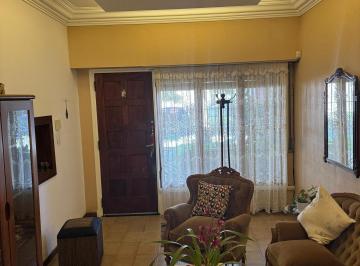 Casa · 3 Dormitorios · 1 Cochera · Neuquen 500