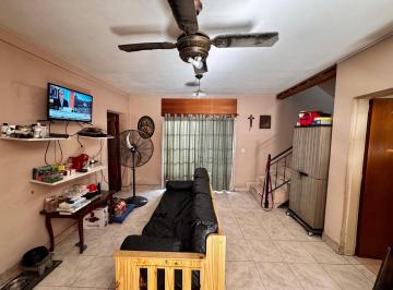 Casa · 130m² · 4 Ambientes · Casa en Venta Sobre Calle Pola, Entre Av Directorio y Chascomus, Mataderos