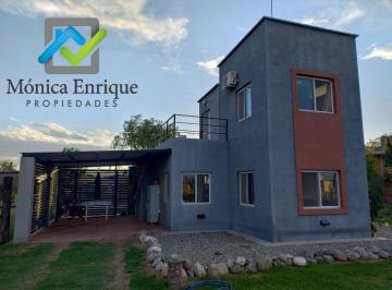 Casa · 126m² · 5 Ambientes · 1 Cochera · Venta de Casa en Merlo San Luis con Piscina y Jacuzzi