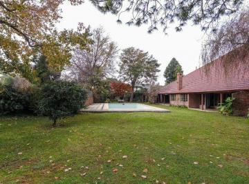 Casa · 325m² · 5 Ambientes · 2 Cocheras · Casa en Alquiler Barrio La Union Pileta y Quincho
