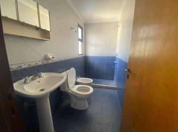 Casa · 150m² · 3 Ambientes · 1 Cochera · Remax Alquila Casa 2 Dorm.