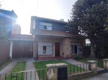 Casa · 191m² · 5 Ambientes · 1 Cochera · Casa en Venta de 5 Ambientes en Faro Norte.