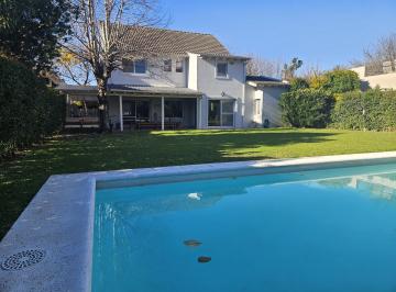 Casa · 200m² · 6 Ambientes · 3 Cocheras · Impecable Casa en Barrio Privado La Chacra