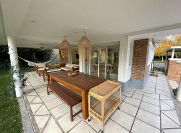 Casa · 220m² · 2 Dormitorios · Casa en Rincon Club de Campo