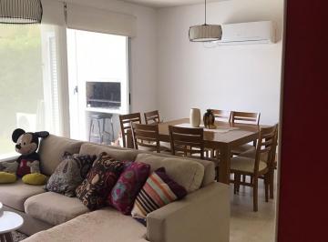 Casa · 95m² · 4 Ambientes · 2 Cocheras · Casa en El Reflejo