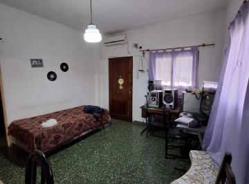 Casa · 210m² · 3 Ambientes · 1 Cochera · Casa 3 Amb. con Patio y Jardín. Oportunidad