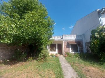 Casa · 70m² · 3 Ambientes · 1 Cochera · Casa 3 Ambientes en Venta Apta Credito!