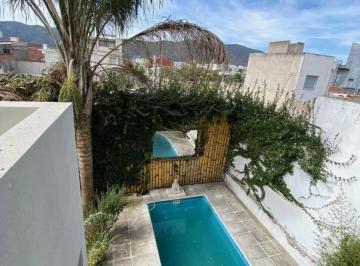 Casa · 220m² · 4 Ambientes · 6 Cocheras · Exc Casa Vta 3 Dorm Pileta/qcho/gge B° Pereira Rozas