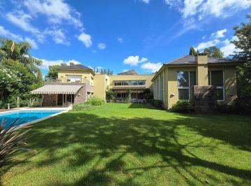 Casa · 1037m² · 12 Ambientes · 6 Cocheras · Venta Casa Casco de Leloir Ituzaingo Lote 2240 m²