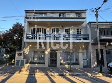 Casa · 243m² · 4 Ambientes · Casa en Venta 4 Ambientes Apto Credito Berazategui con Monoambiente Independiente