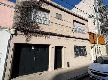 Casa · 200m² · 4 Ambientes · 1 Cochera · Casa en Alquiler 4 Ambientes con Garaje, Quincho y Patio